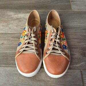 Like New Akashi Womens Embroidered Floral Canvas Leather Sneakers Boho Size 7